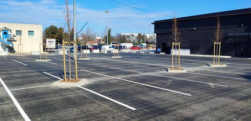Parking en peinture pour un magasin dans les Bouches du Rhône 