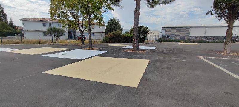 Marquage de couleur pour une cours d'école dans les Bouches-du-Rhône 