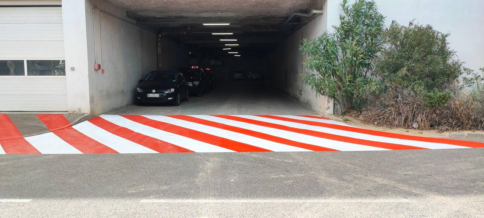 Réalisation de zébras en peinture durable pour hôpitaux dans les Bouches du Rhône : sécurité et organisation optimales