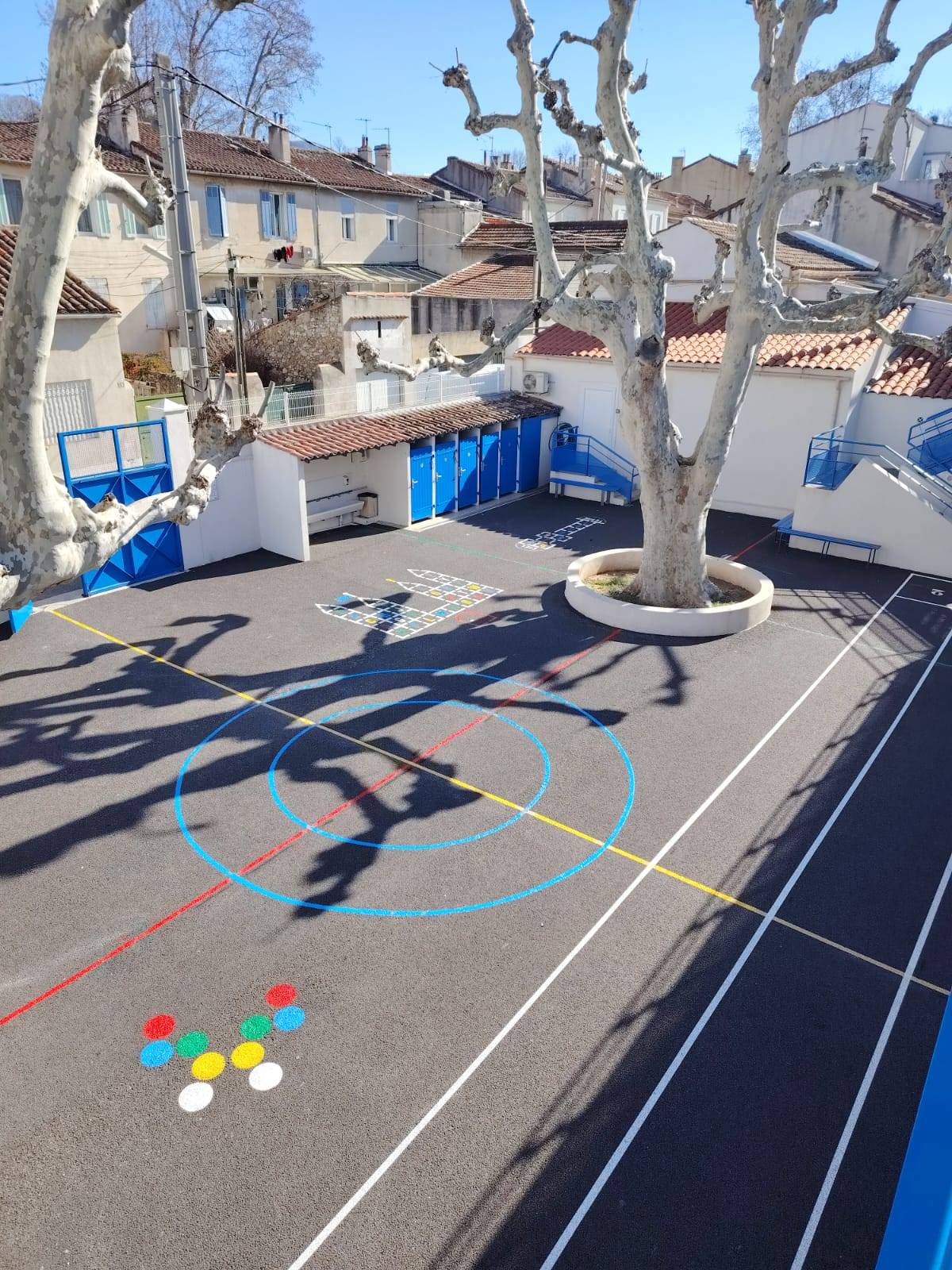 Marquage en peinture pour des jeux d'école a Marseille PAR A3 signalisation