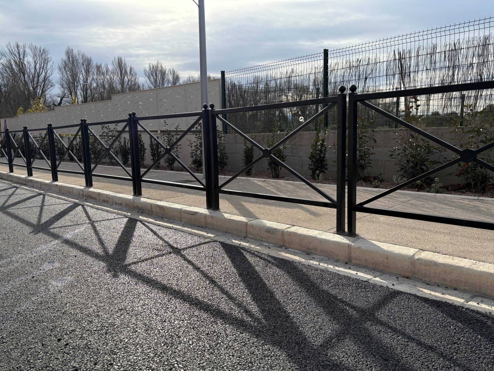 Mobilier urbain et barrières de ville près de Marseille 