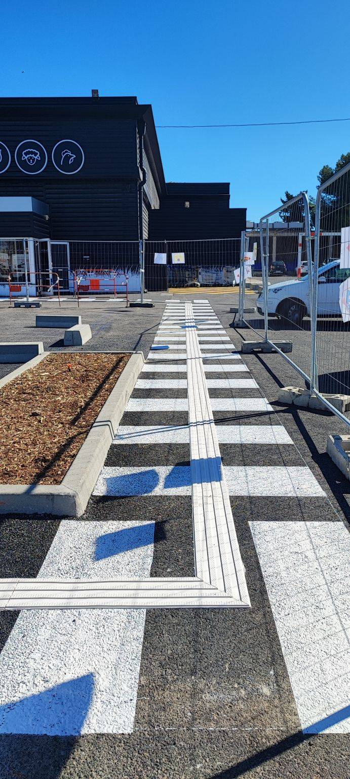 Cheminement piéton dans les Bouches-du-Rhône 