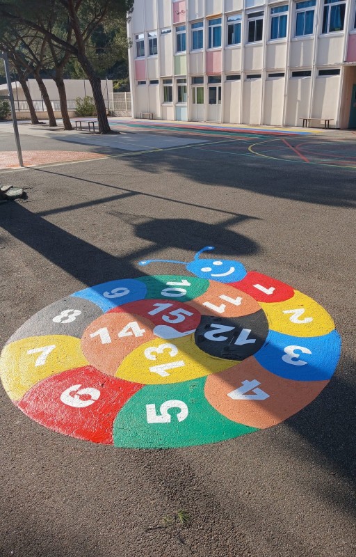 Marelle escargot colorée sur sol école Marseille